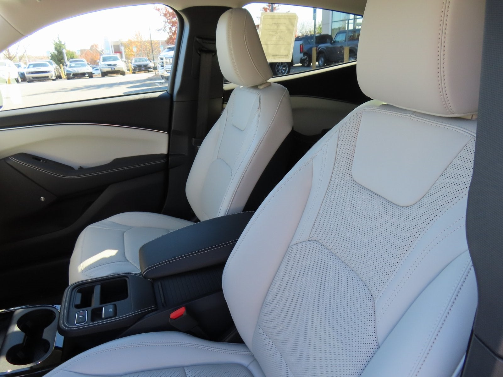 2025 Ford Mustang Mach-E Premium 300A EXT