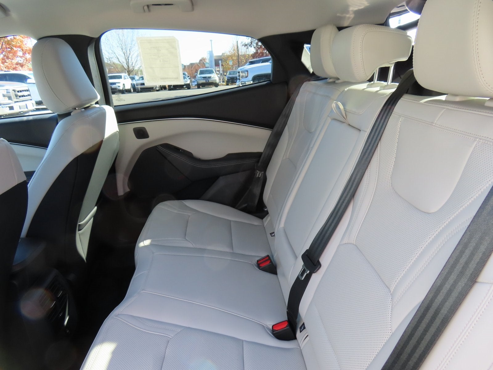 2025 Ford Mustang Mach-E Premium 300A EXT