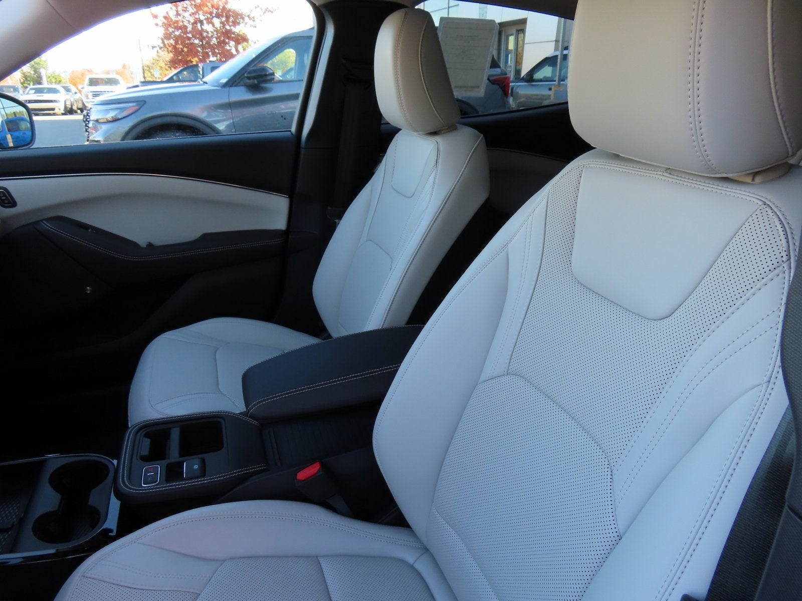 2025 Ford Mustang Mach-E Premium 300A EXT