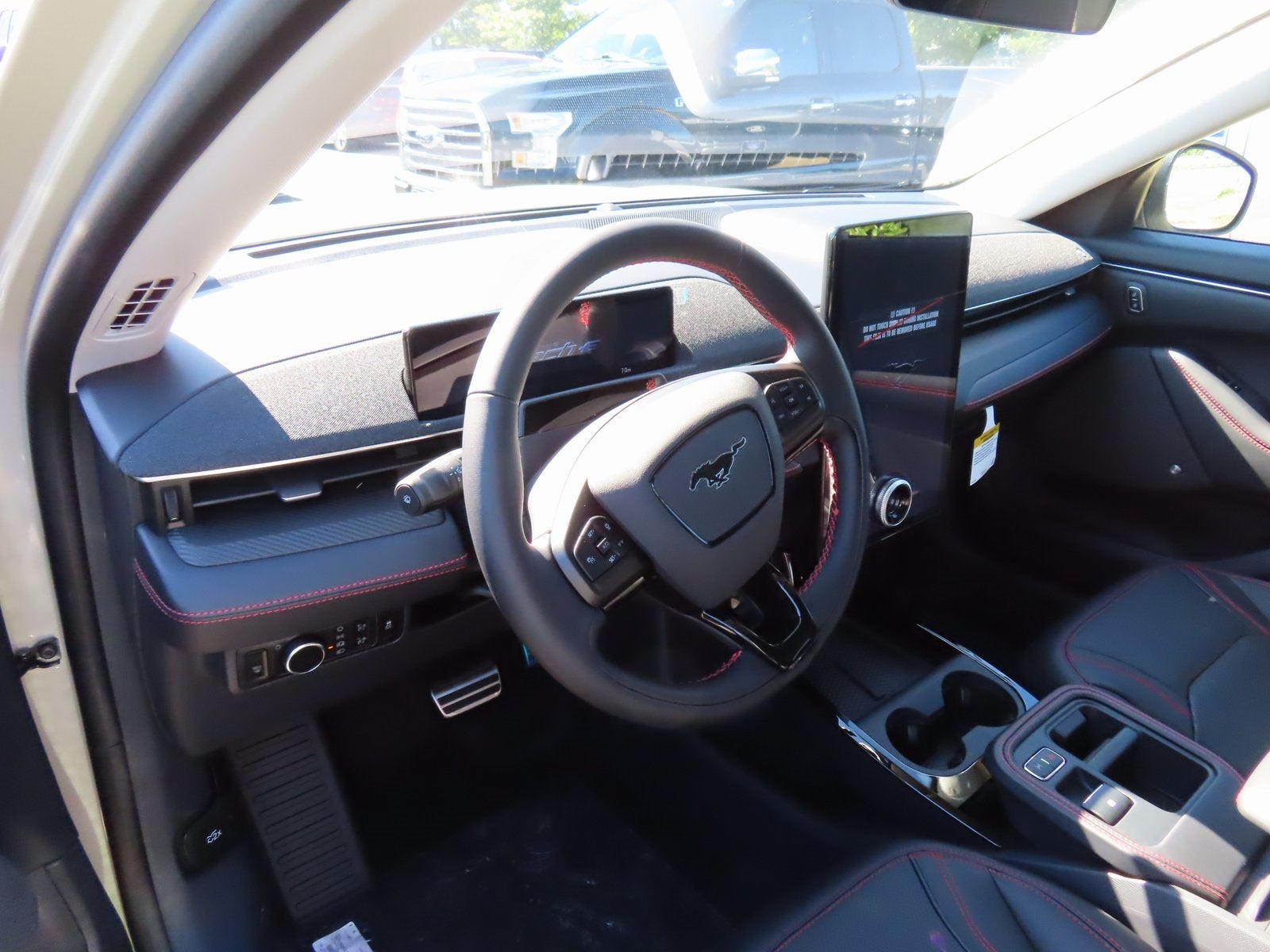 2025 Ford Mustang Mach-E Premium 300A EXT