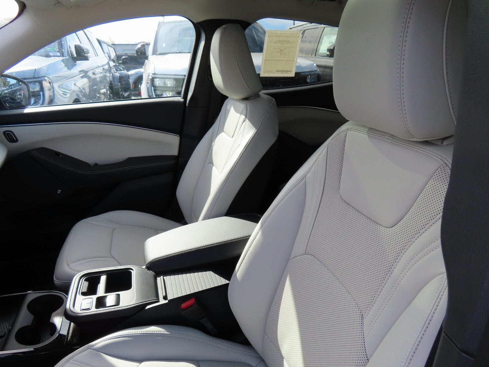 2025 Ford Mustang Mach-E Premium 300A EXT