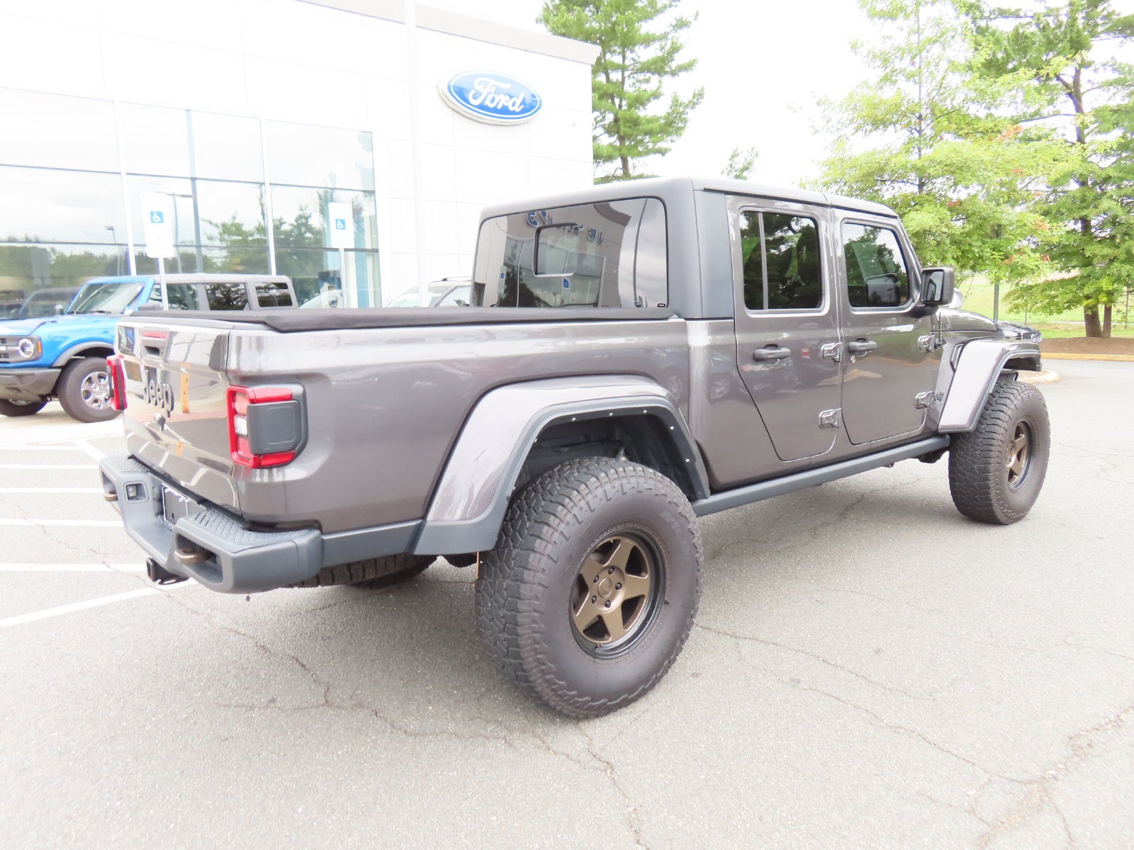 2022 Jeep Gladiator Sport