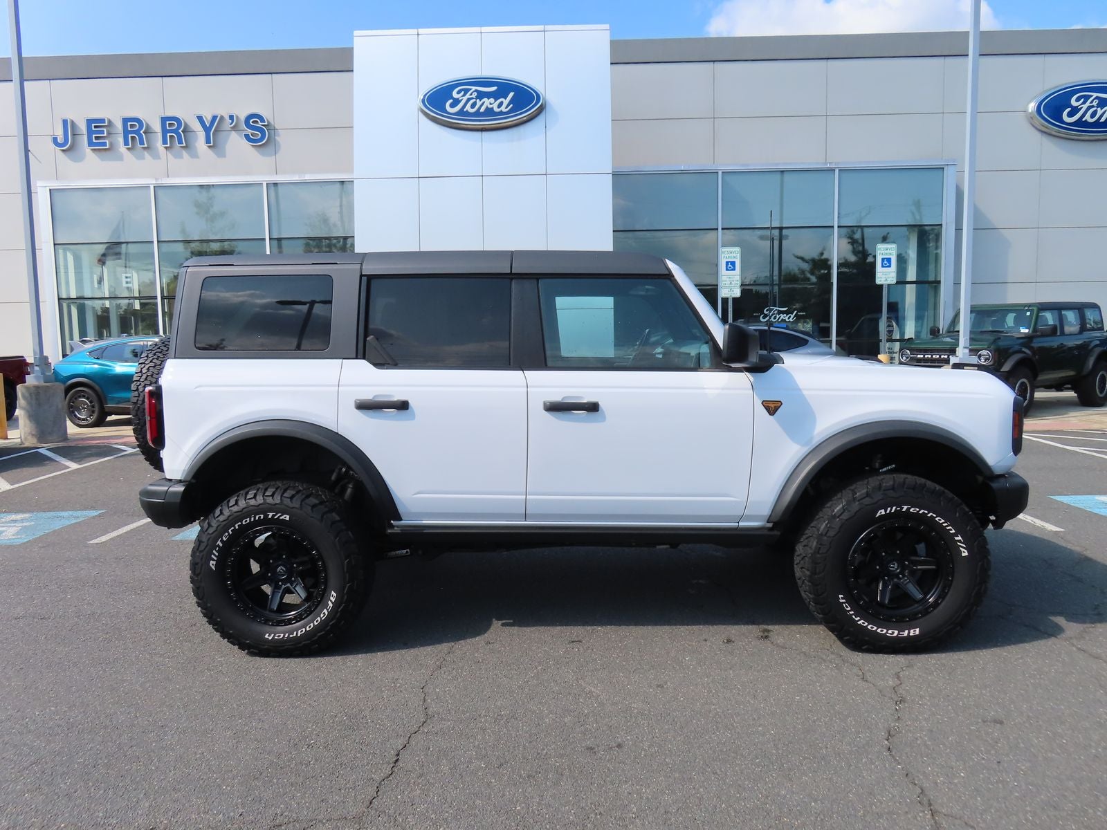 2023 Ford Bronco Base
