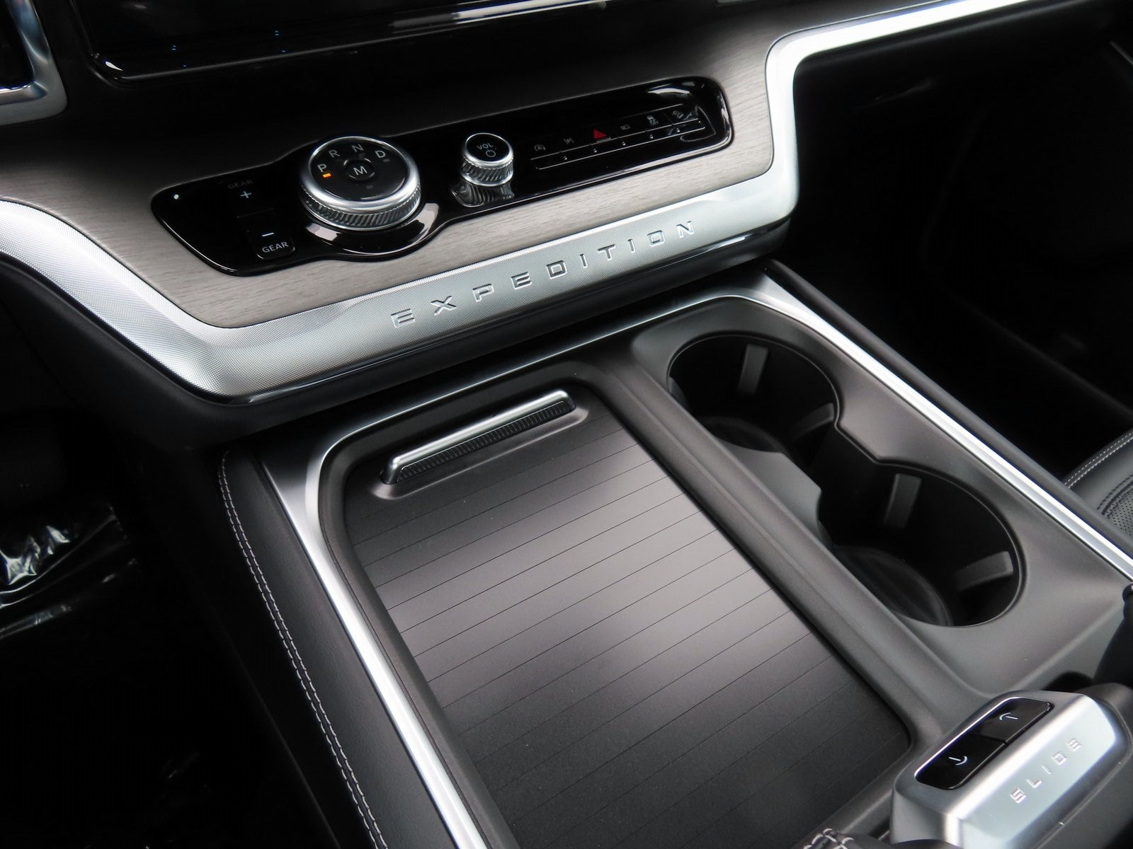 2025 Ford Expedition Platinum 600A