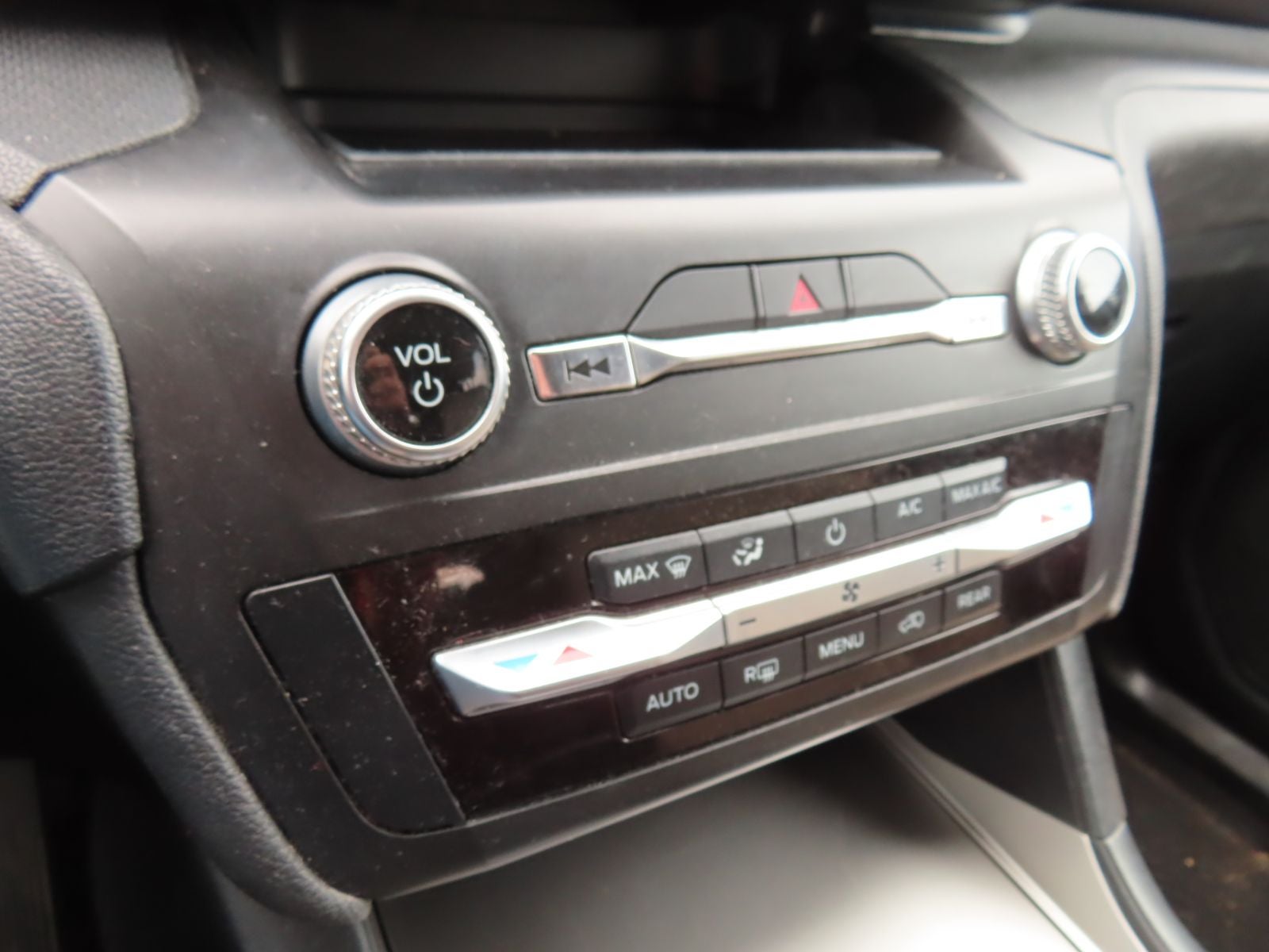 2020 Ford Explorer Base