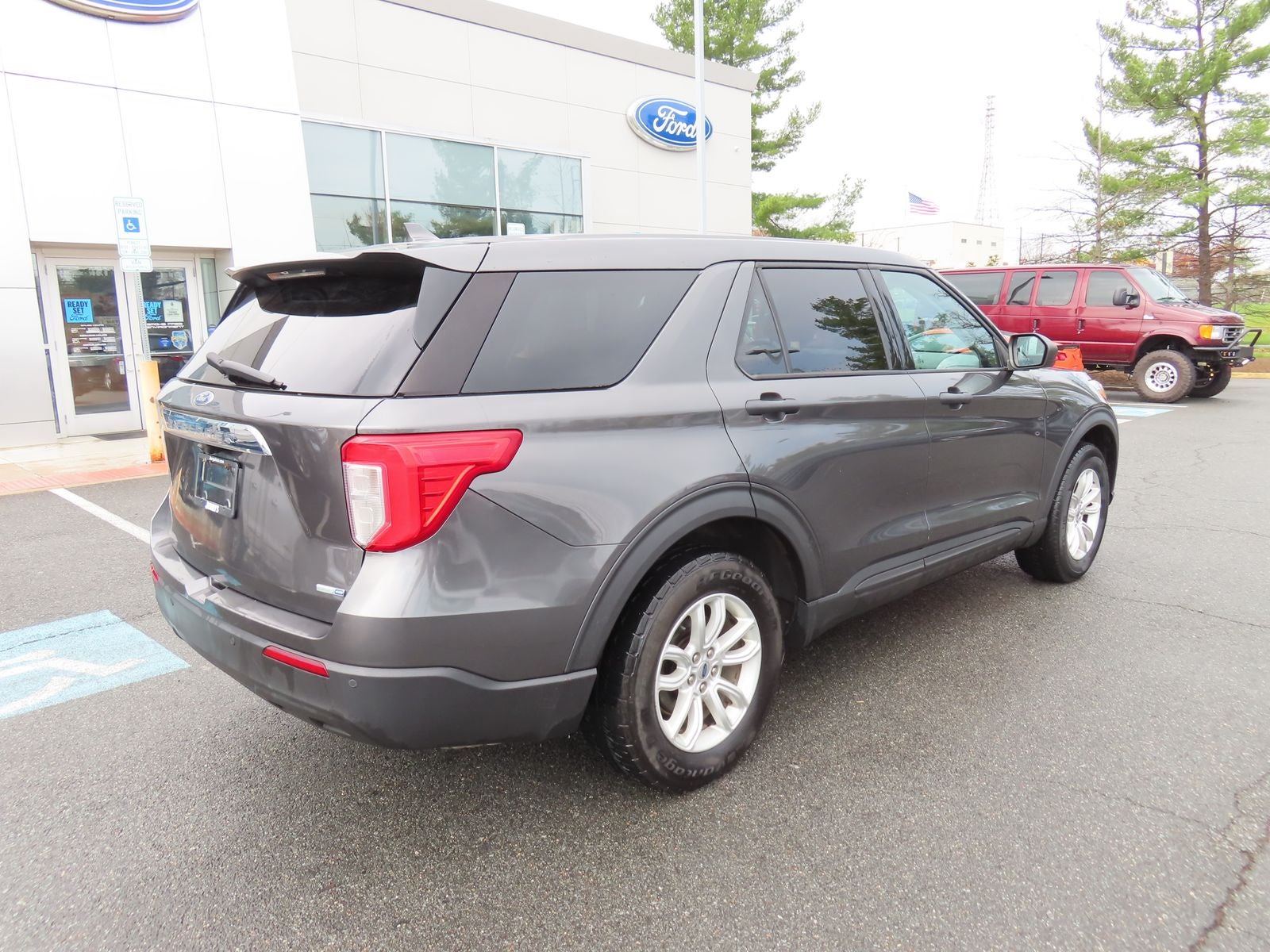 2020 Ford Explorer Base