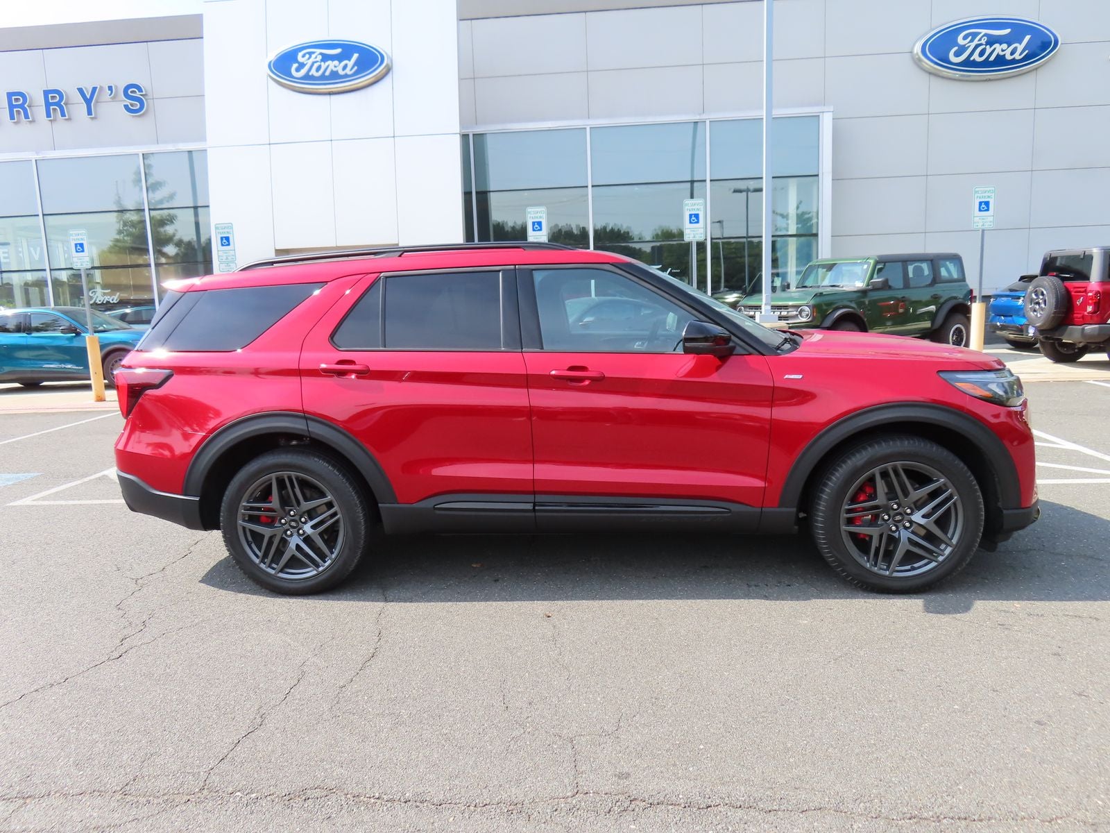 2025 Ford Explorer ST-Line