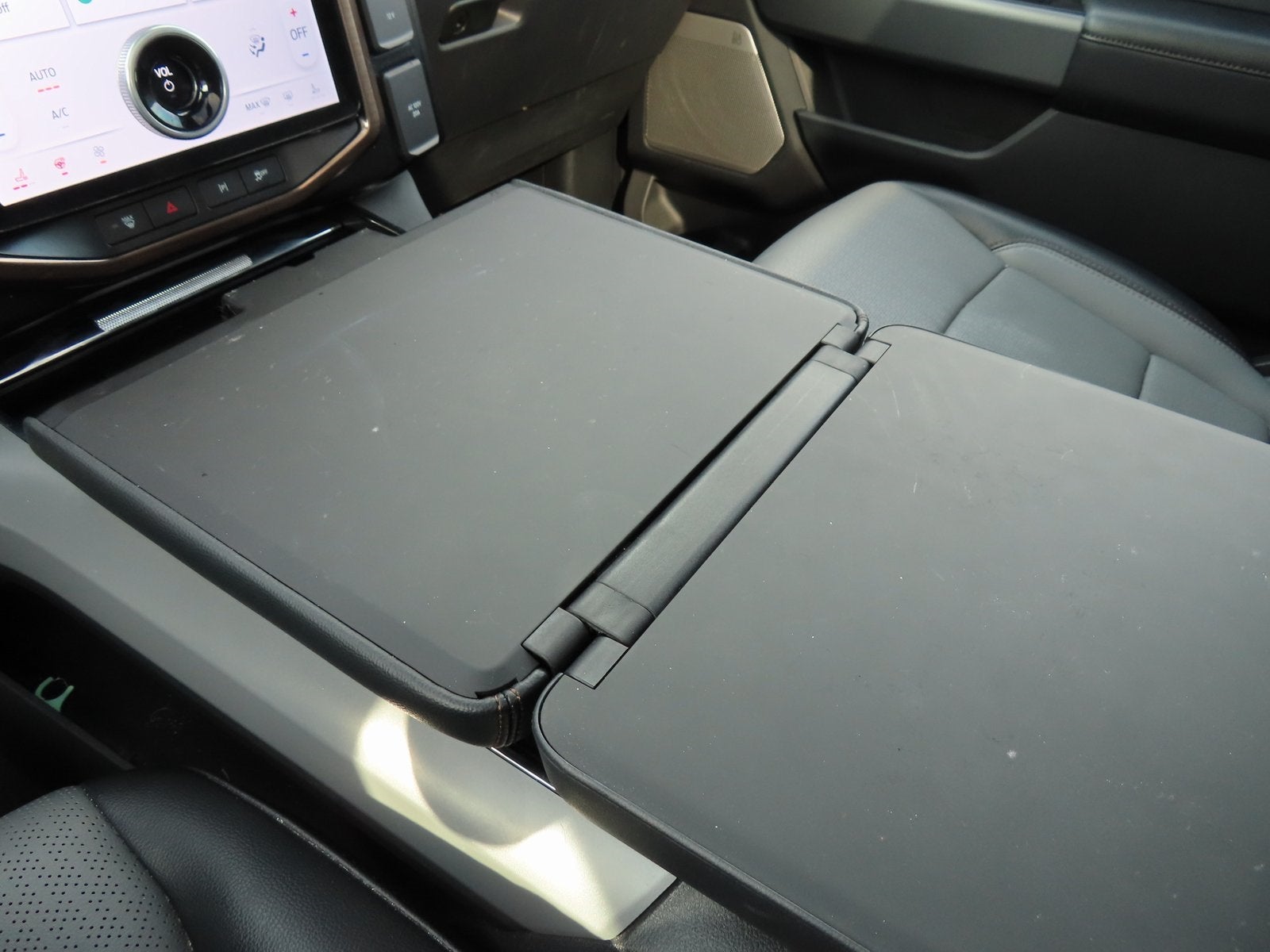 2024 Ford F-150 Lightning Lariat