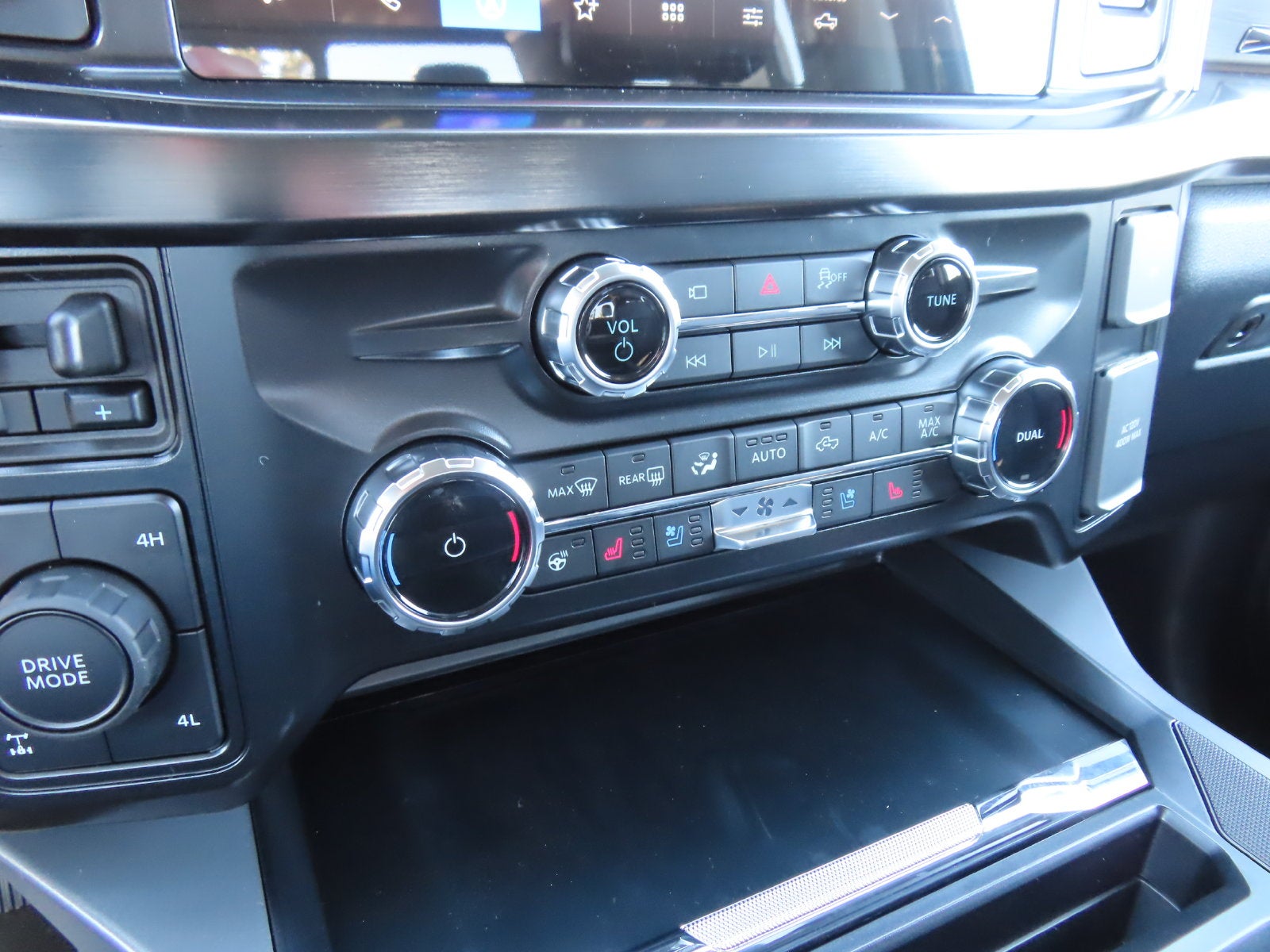 2027 Ford F-250SD Lariat 608A