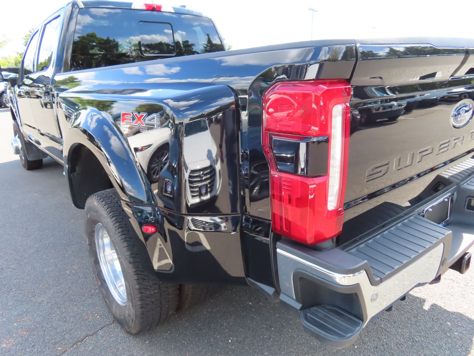 2025 Ford F-350SD Lariat DRW