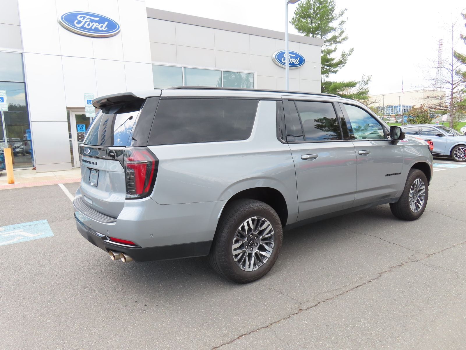 2025 Chevrolet Suburban Z71