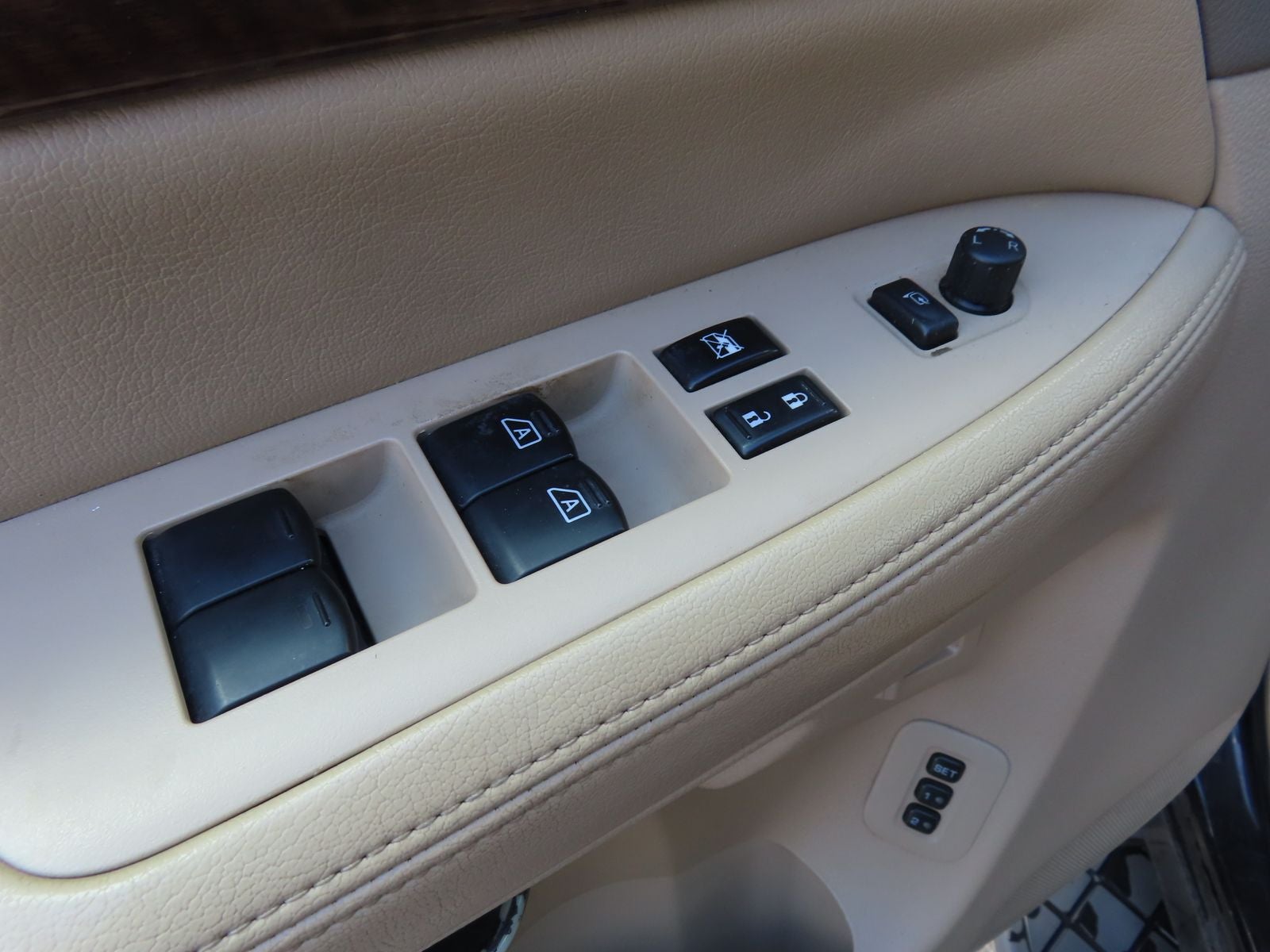 2011 Nissan Armada Platinum