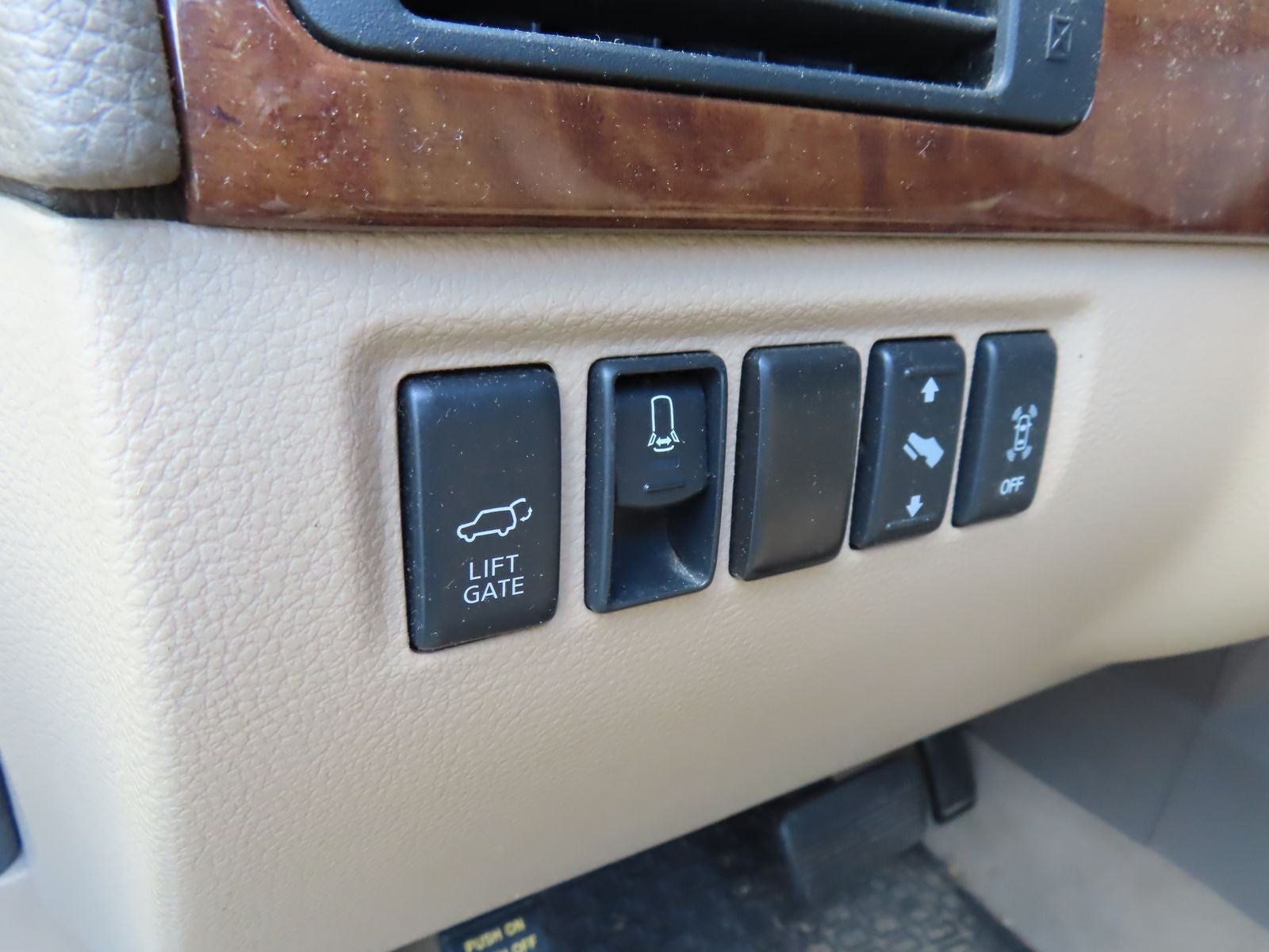 2011 Nissan Armada Platinum