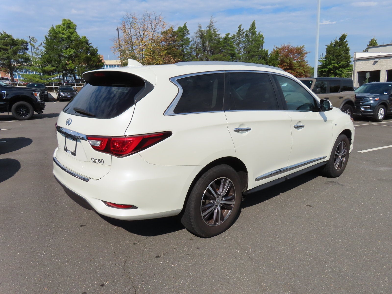 2016 INFINITI QX60 Base