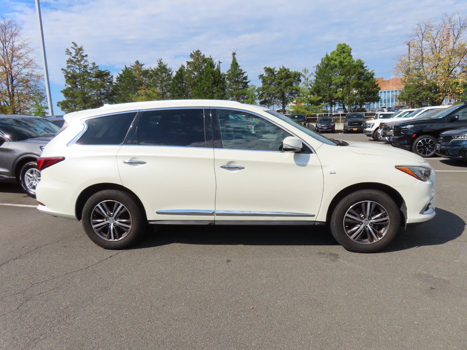 2016 INFINITI QX60 Base