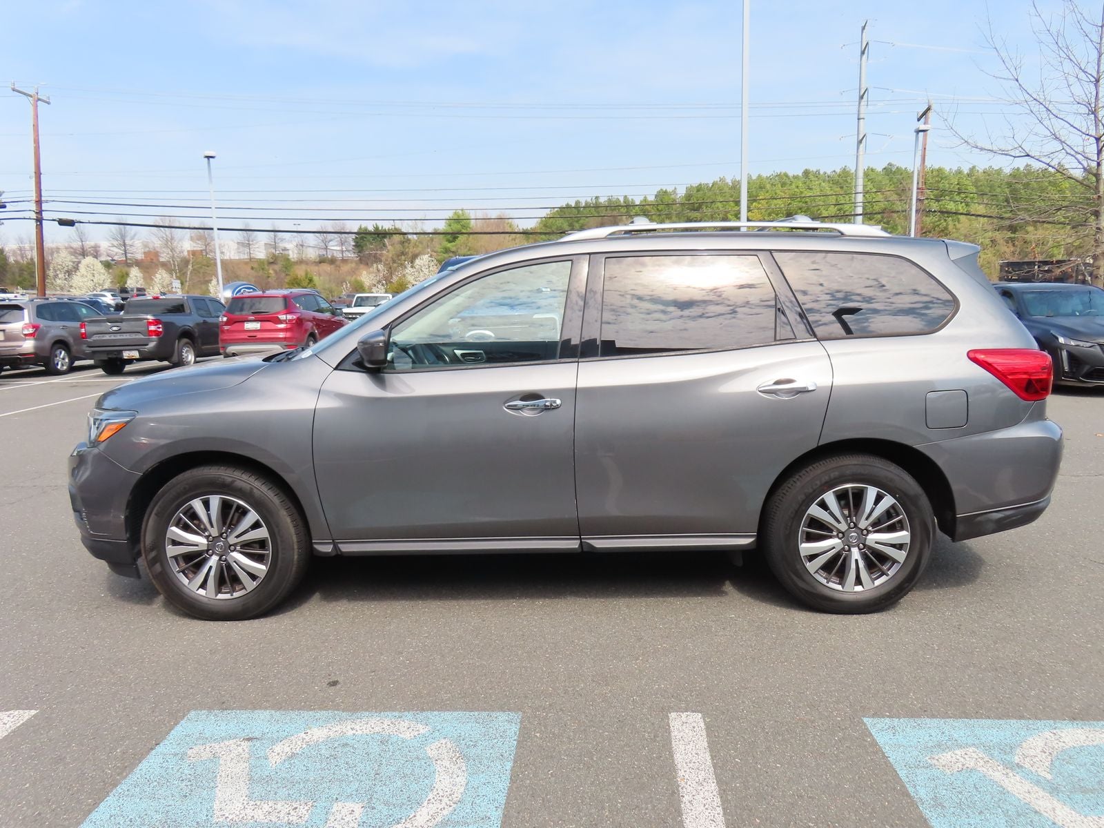 2019 Nissan Pathfinder SV