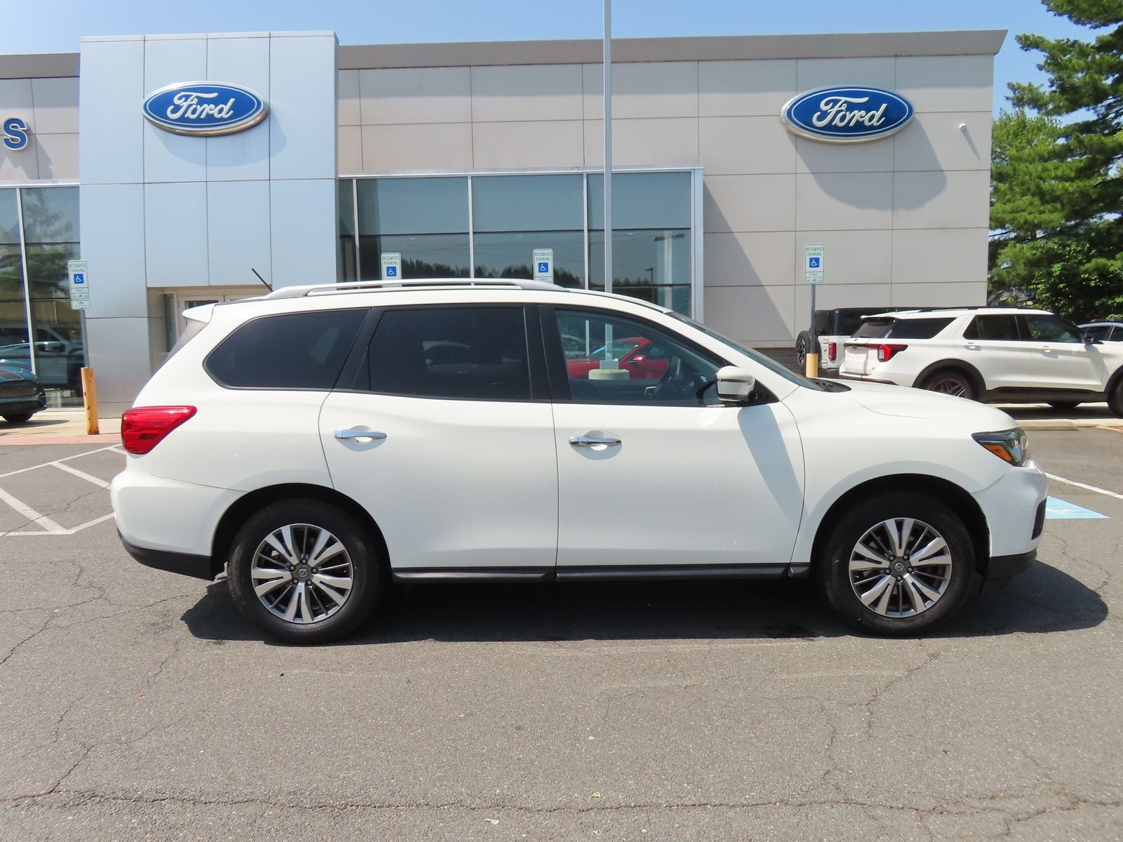 2018 Nissan Pathfinder SV