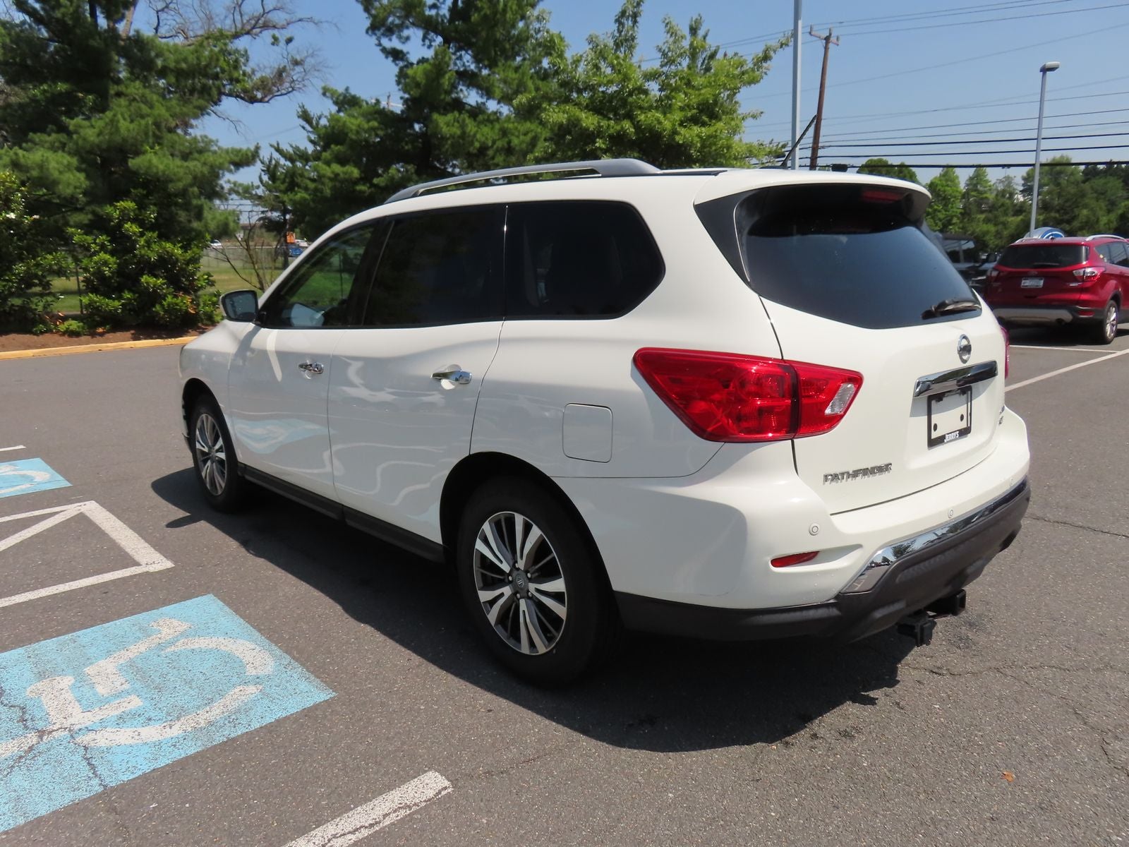 2018 Nissan Pathfinder SV