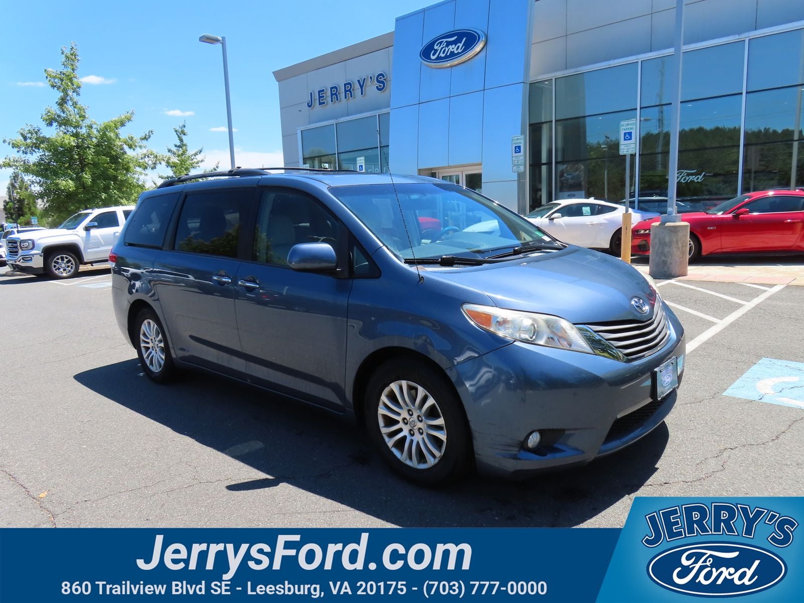 2014 Toyota Sienna XLE 8 Passenger