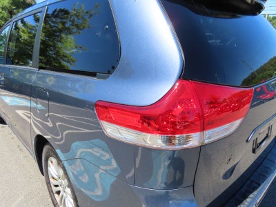 2014 Toyota Sienna XLE 8 Passenger