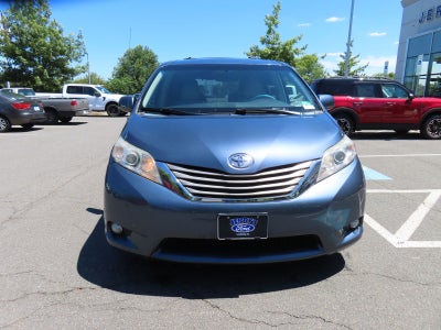 2014 Toyota Sienna XLE 8 Passenger