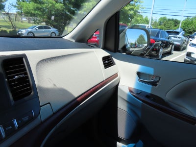 2014 Toyota Sienna XLE 8 Passenger