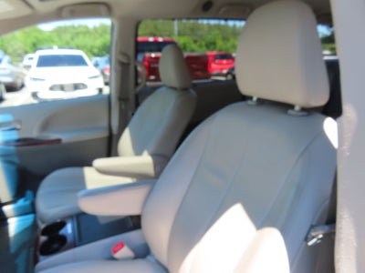 2014 Toyota Sienna XLE 8 Passenger