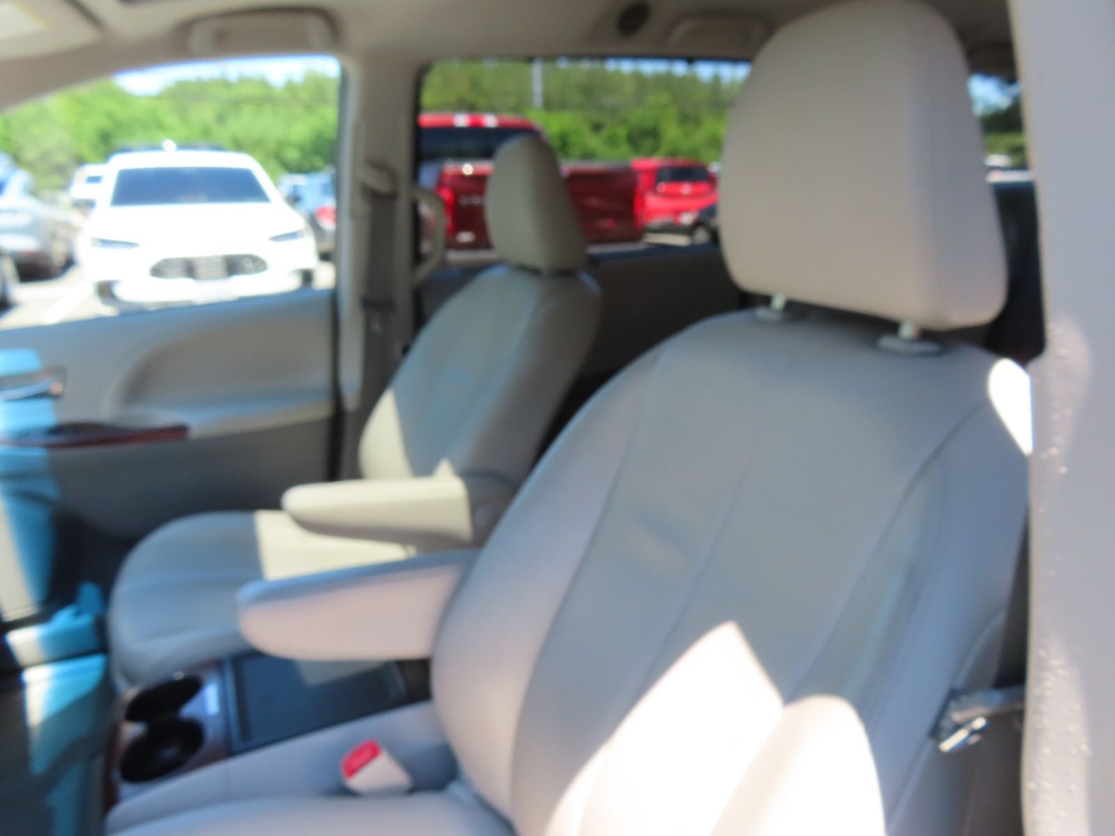 2014 Toyota Sienna XLE 8 Passenger