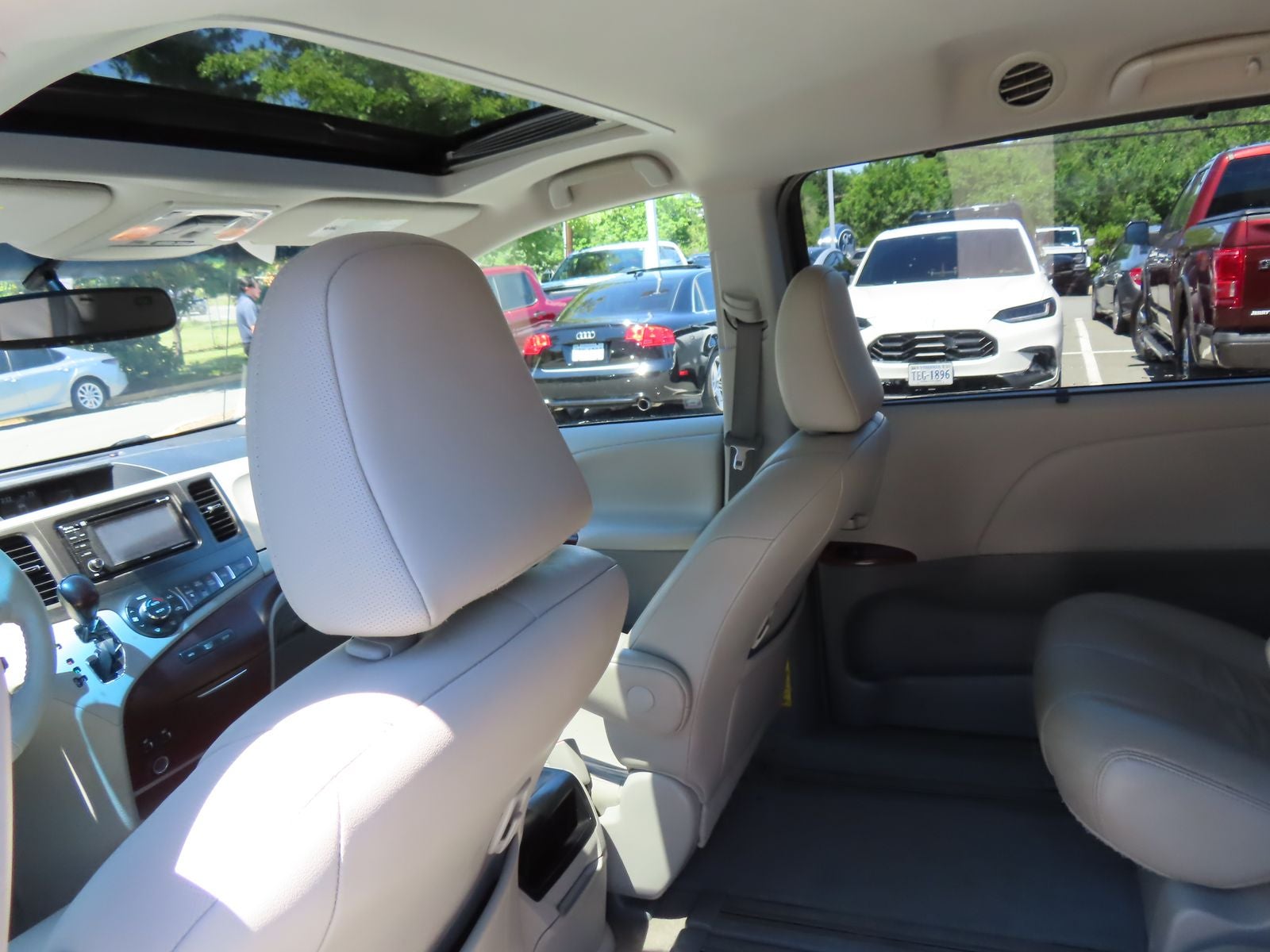 2014 Toyota Sienna XLE 8 Passenger