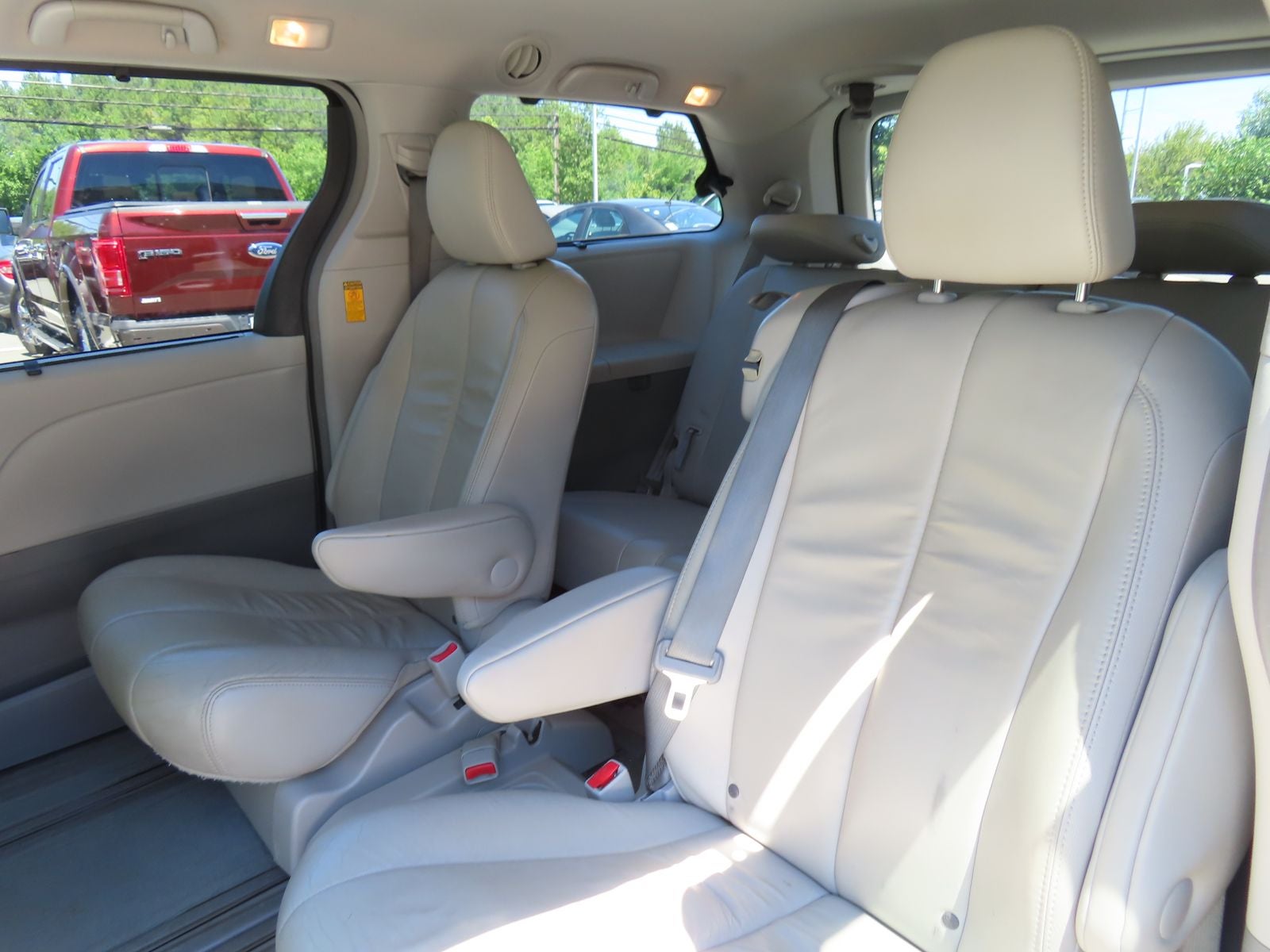2014 Toyota Sienna XLE 8 Passenger