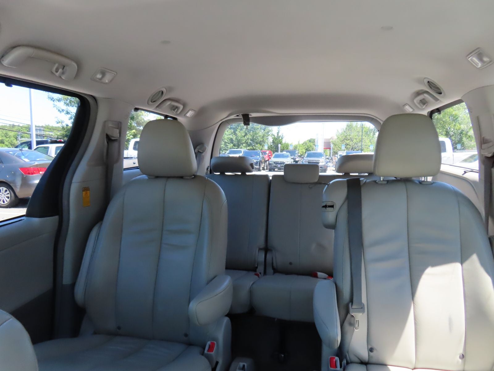2014 Toyota Sienna XLE 8 Passenger