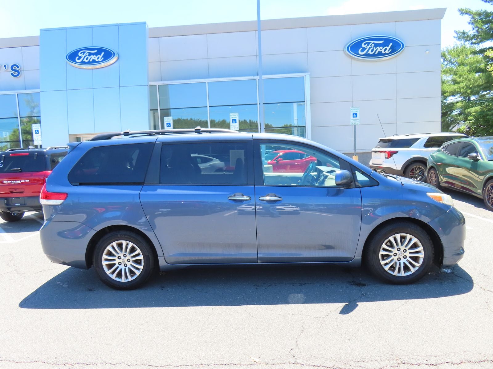 2014 Toyota Sienna XLE 8 Passenger