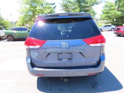 2014 Toyota Sienna XLE 8 Passenger