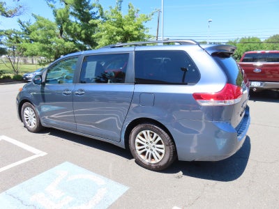 2014 Toyota Sienna XLE 8 Passenger