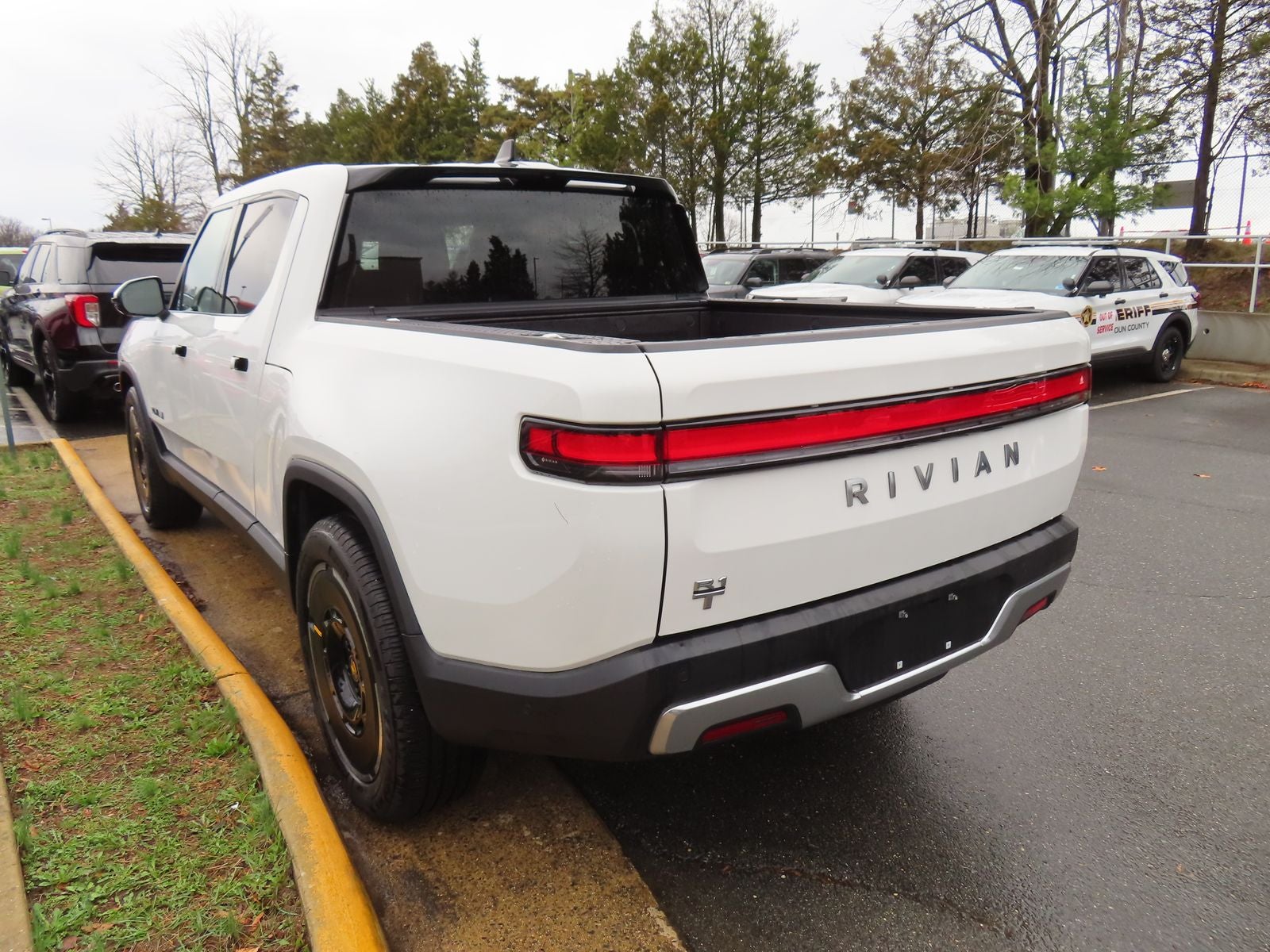2025 Rivian R1T Adventure Dual Motor Standard Pack
