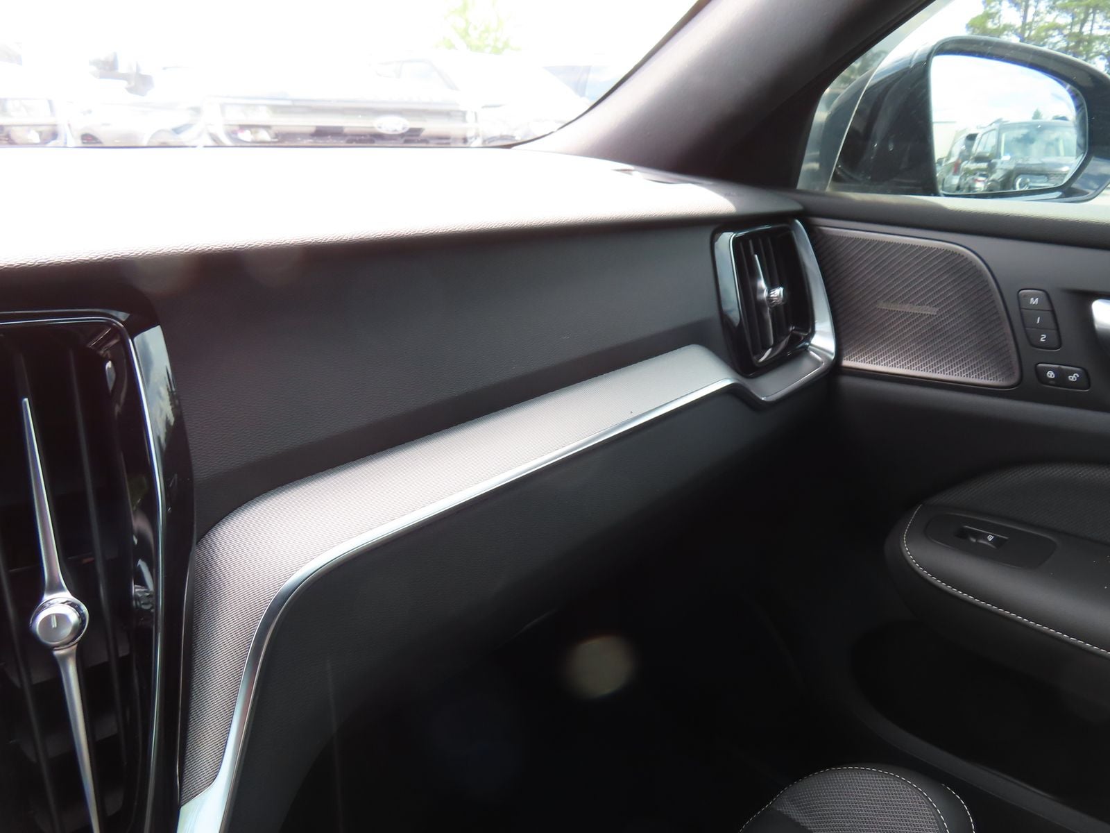 2024 Volvo S60 B5 Plus Black Edition
