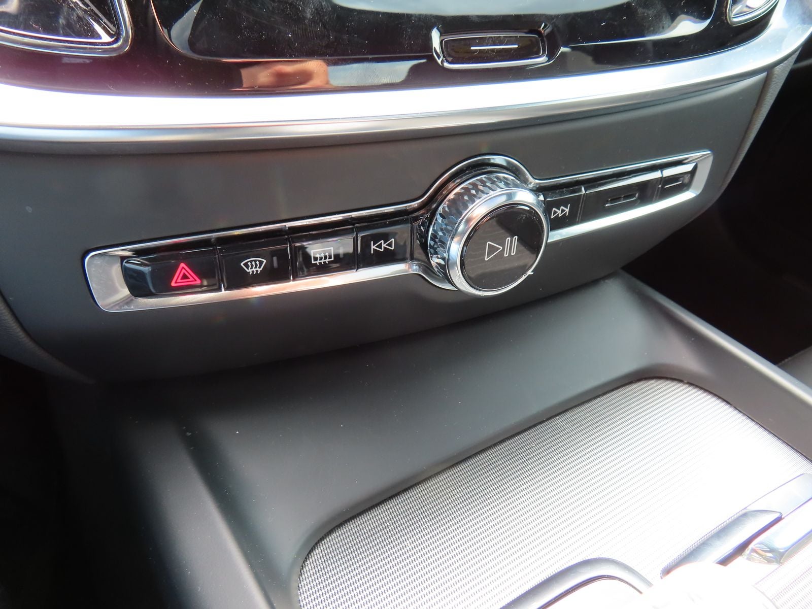 2024 Volvo S60 B5 Plus Black Edition