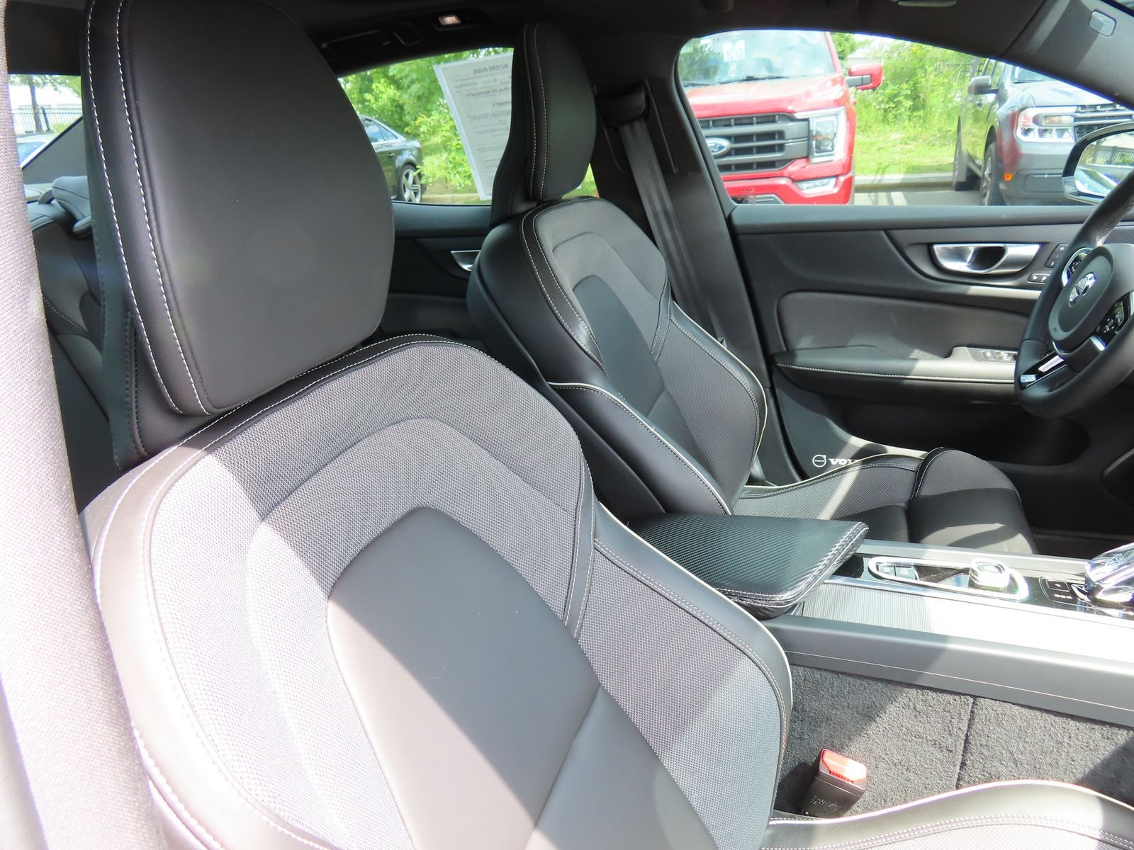 2024 Volvo S60 B5 Plus Black Edition